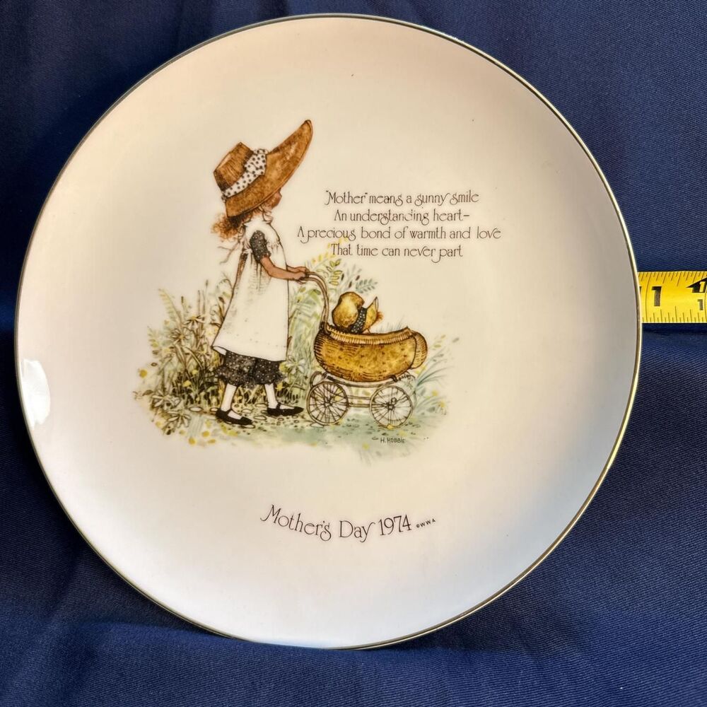 Holly Hobbie collector plate 10 1/2 inch Mother’s Day 1974